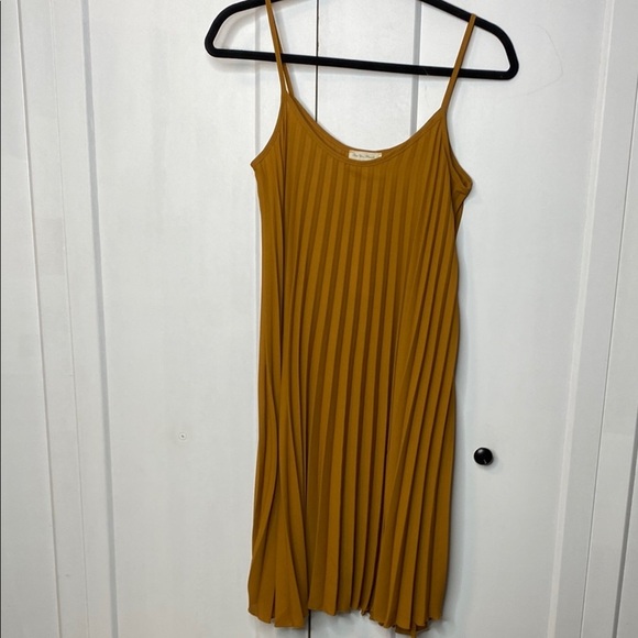 See You Monday LA Mustard Pleated Midi/Mini Dress - NWTs - Picture 1 of 4